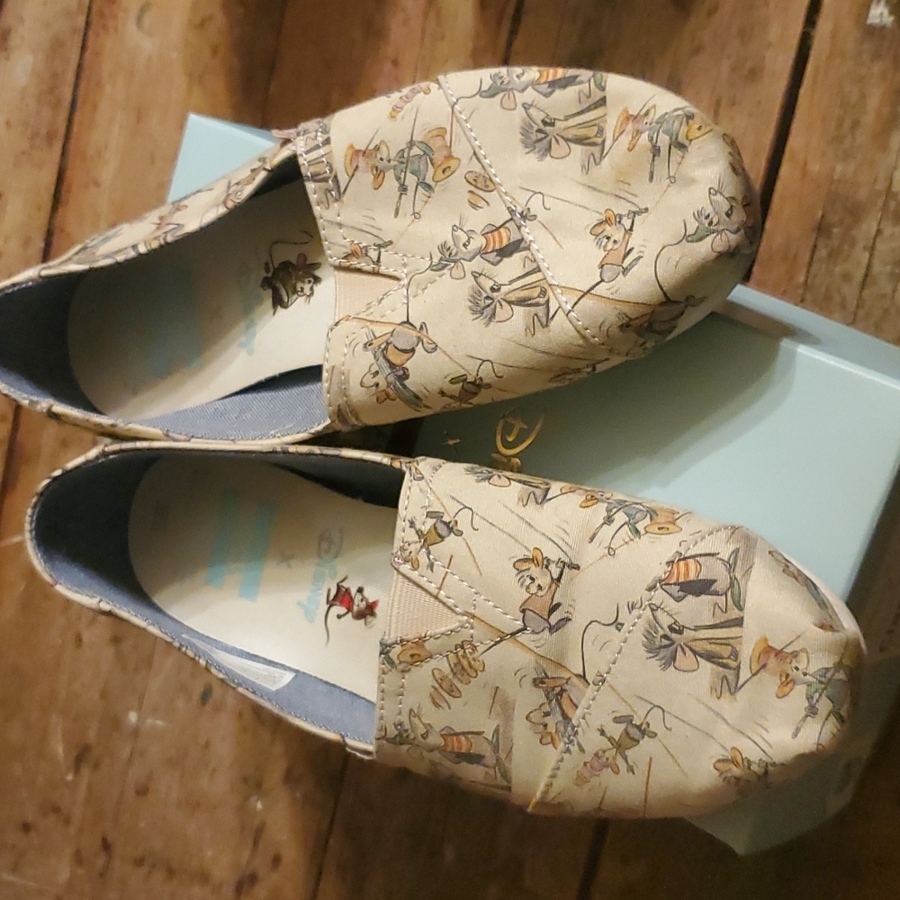 Disney Tom's size 7
